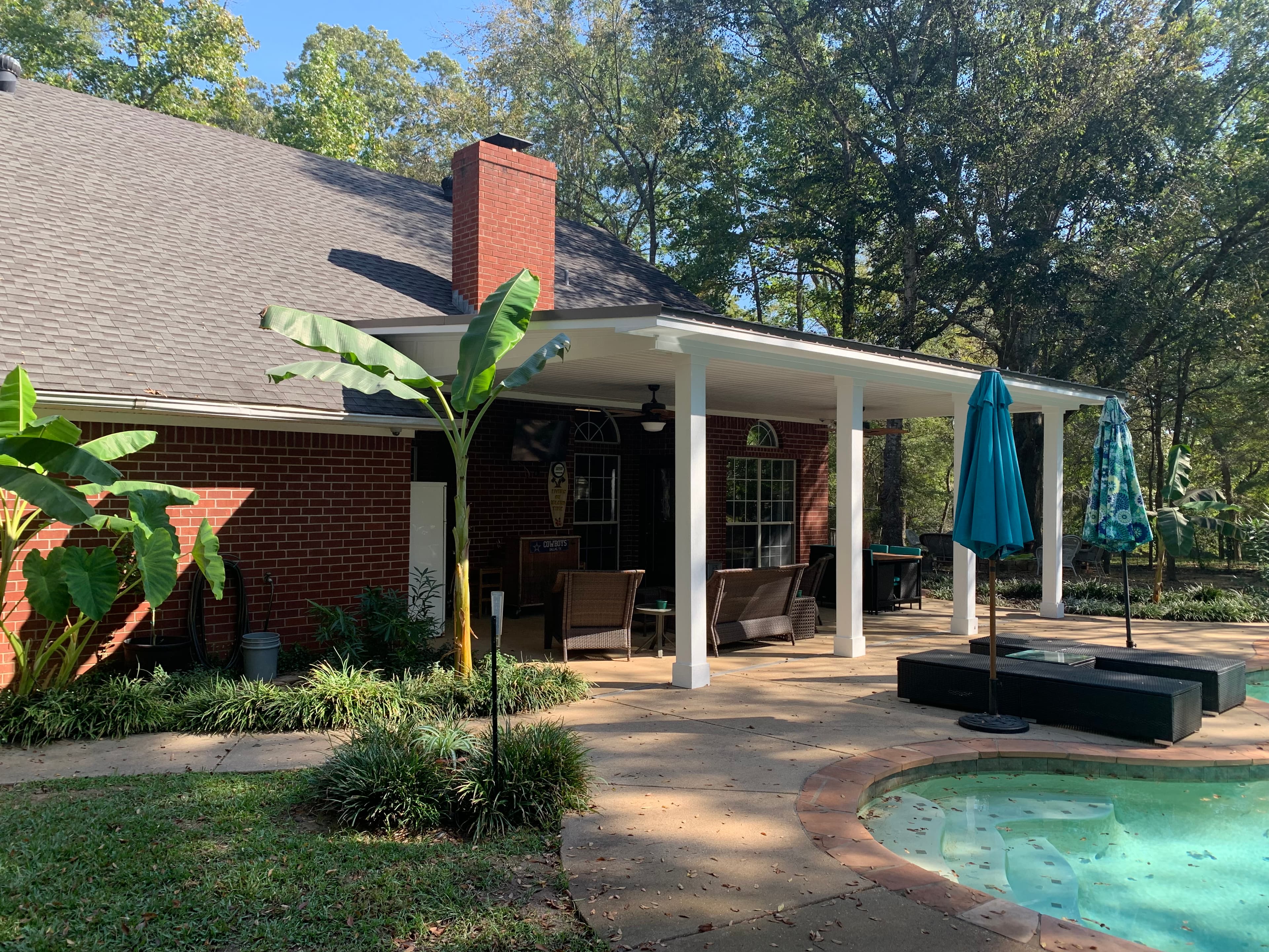 Covered patio beside the pool